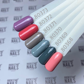 lila Farbgel Nageldesign modern