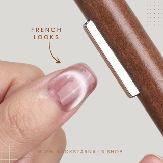 Trage dein Cat Eye Gel auf den vorbereiteten Nagel auf.