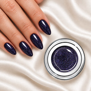 Nageldesign in Funkelndes Galaxy Blau neben einem offenen Farbgel-Tiegel auf weißem Stoff