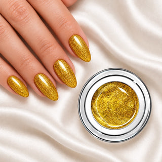 Nageldesign in Chrom Gold neben einem offenen Farbgel-Tiegel auf weißem Stoff