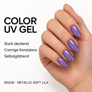 UV/LED Farbgel Metallic Soft Lila 80228 – Farbdarstellung auf Nägeln mit Produkteigenschaften