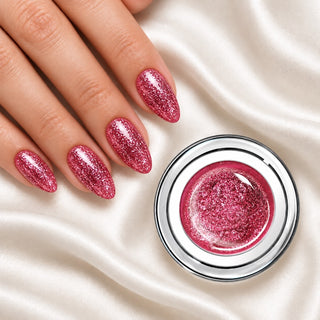 Nageldesign in Chrom Rosé Grobes Glitter neben einem offenen Farbgel-Tiegel auf weißem Stoff