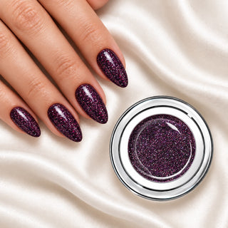 Nageldesign in Disco Orchidee neben einem offenen Farbgel-Tiegel auf weißem Stoff