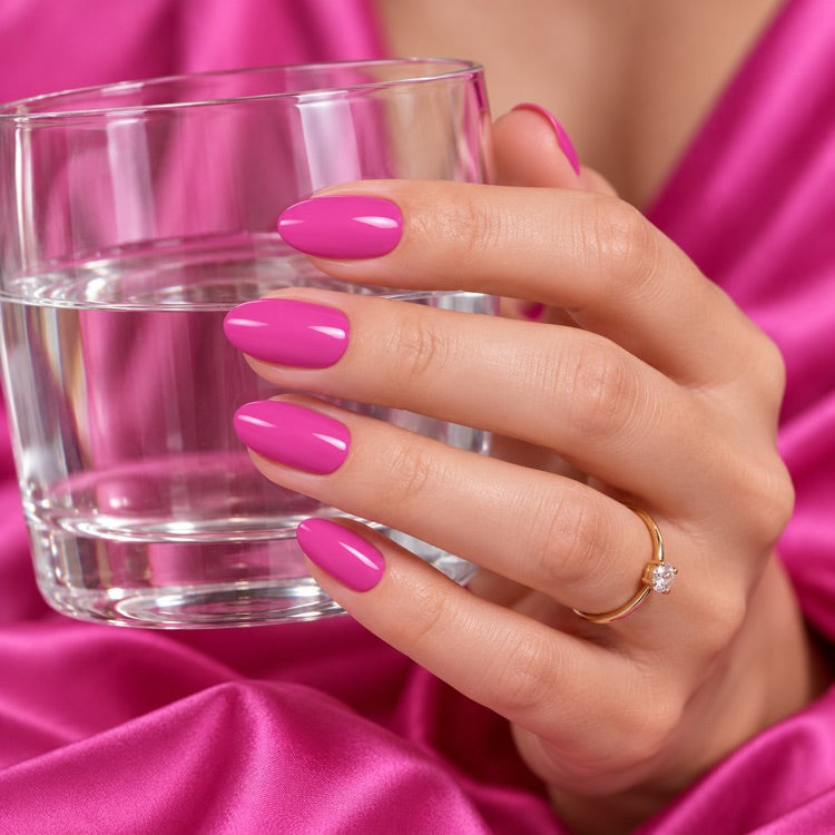 Fertiges Nageldesign mit 3in1 UV Gellack 90032 – Magenta Pink – HEMA-frei