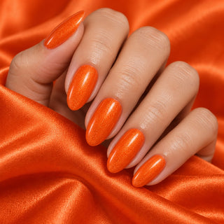 Rockstar Nails 3in1 UV Gellack 90134 metallic orient orange auf mandelförmigen Nägeln.