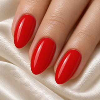 Nahaufnahme von Nägeln mit Rockstar Nails 3in1 UV Gellack 90284 mittleres rot.