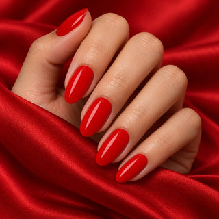 Rockstar Nails 3in1 UV Gellack 90284 mittleres rot auf mandelförmigen Nägeln.