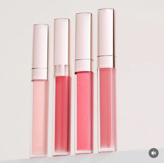 MONAT Lip Plumping Gloss Graceful neben Highlighter & Palette