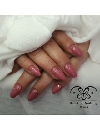 nude Farbgel Nageldesign dezent elegant