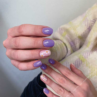 Entdecken Sie das Rockstar Nails Rubber Base Gel in "Frozen Lila" – die perfekte Grundlage für Ihre Nägel!